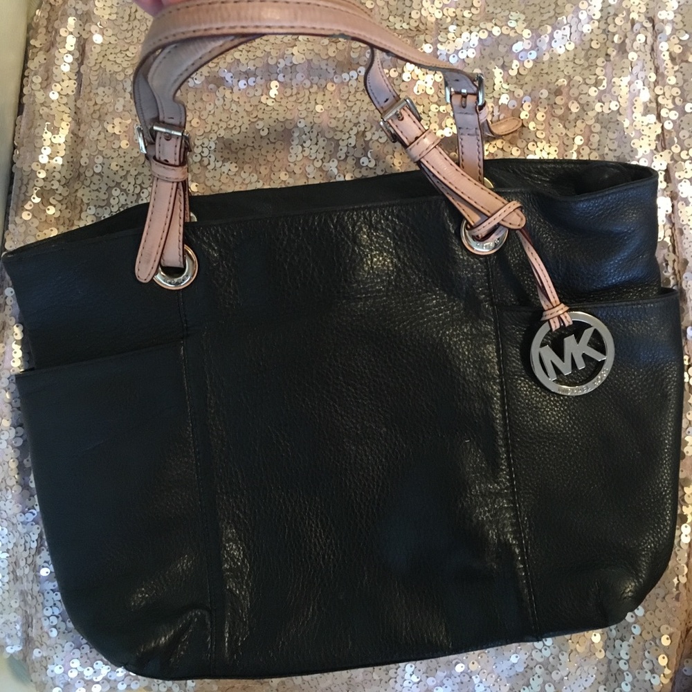 Sale! Authentic soft Michael kors jet set tote